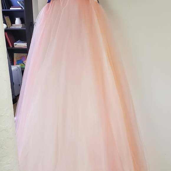 Prom dress - Picture 2 of 5